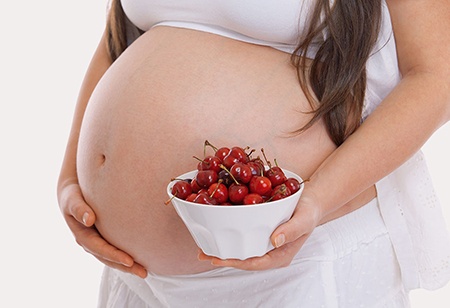Explicando si es bueno comer cerezas en las mujeres embarazadas